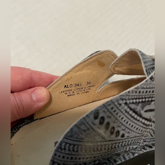 Alegria ALG 345 women’s gray leather embossed clogs - Picture 7 of 7